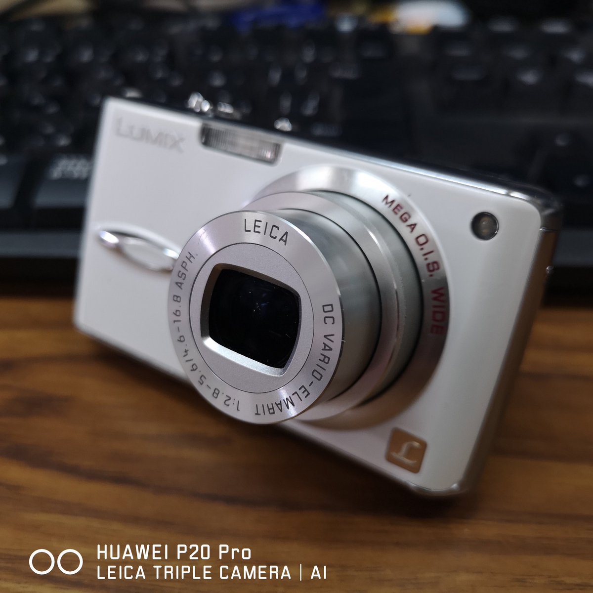TanakaKoukiKabu's tweet photo. ライカの文字付き古いコンデジを
ライカ文字付き古いスマホで撮影してみました。
#P20Pro https://t.co/vCHcQPeCcz