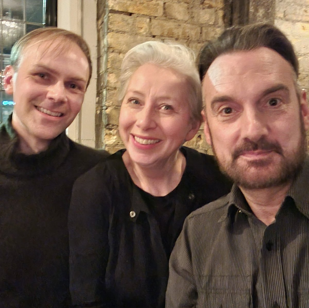 Timsley's tweet photo. Seeing our mate Carol AKA Sarah Moyle tonight....! #WHOISNT 🤪 #TIMMYALEXISCARRINGTONWARD #POSH #JUMPINGTHESHARK #UPSTAIRSATTHEGATEHOUSE #SARAHMOYLE https://t.co/RNYEKVkCvU
