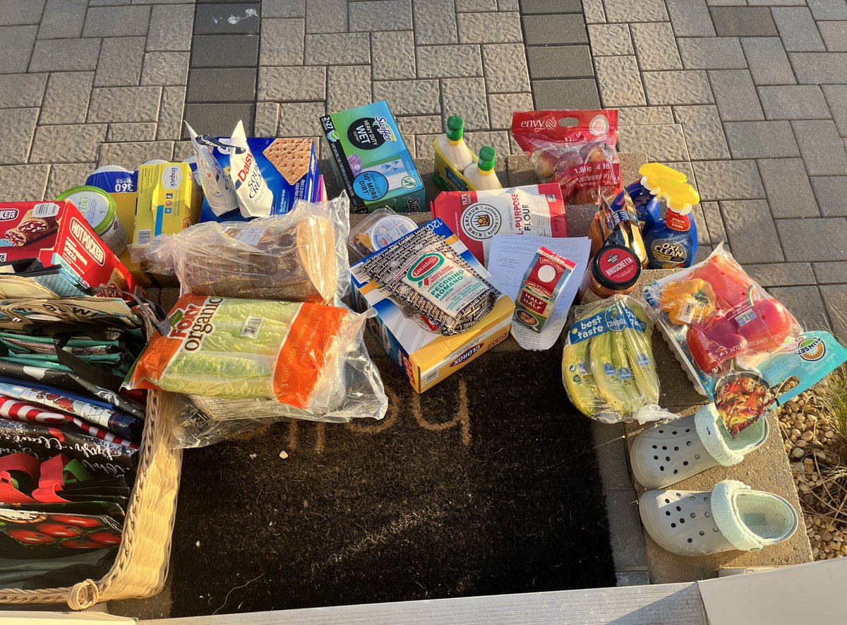 thaurey's tweet image. @BJsWholesale @DoorDash #unacceptableservice  a 20% tip $50 Couldn’t bother to use the bags I left  blocked my door - and this how they left  my order   #iwantarefund #tripandfall #filedacomplaint  #accident #accidentwaitingtohappen #injuryattorney #cancellingsubscription