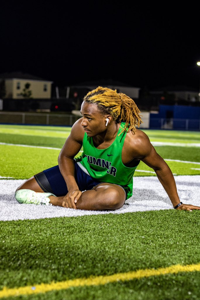 Corey_Chappell4's tweet photo. Also a track runner 👌🏽 #sports #track #football #highschool https://t.co/XnBgAkV6lS