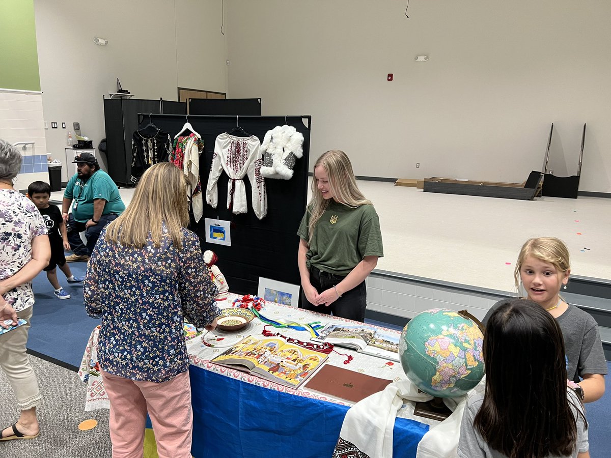 ruthannjohnson7's tweet photo. So thankful for all the families who came out to celebrate our 1st annual Culture Night! #WeAreEPIC #1LISD @LarkspurWeick @tmontanio120 @ApBlackmon https://t.co/LkJ0mnaSBP