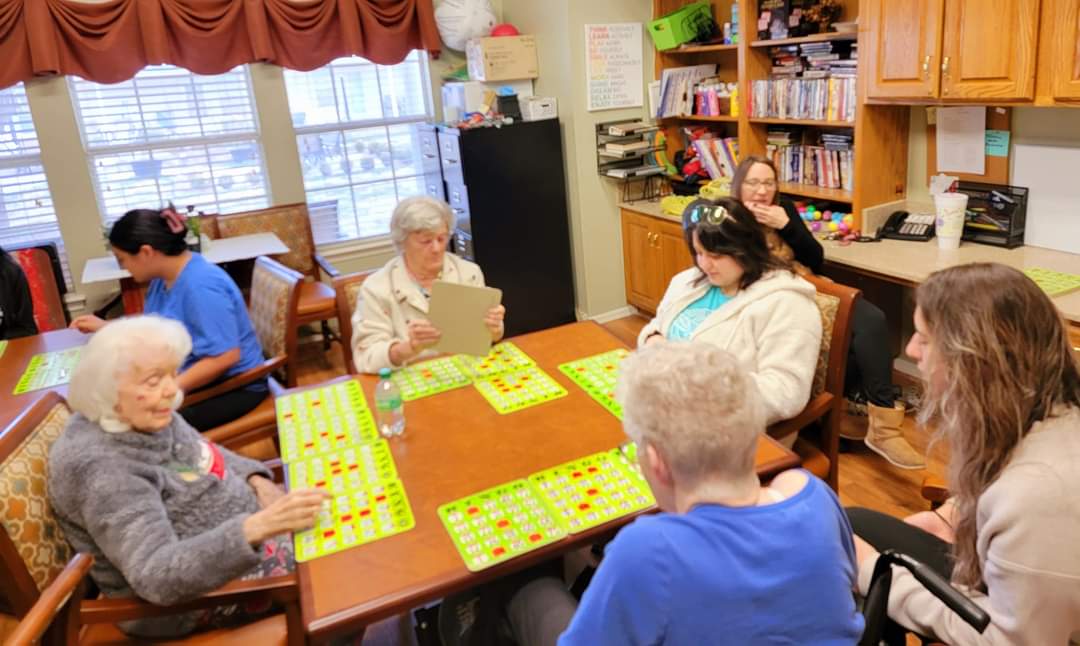 SWOSUHALO's tweet image. Today, we visited Brookdale Senior Living Center and played bingo with some of the residents there. We enjoyed it as much as they did! They were all so sweet. 🥰
