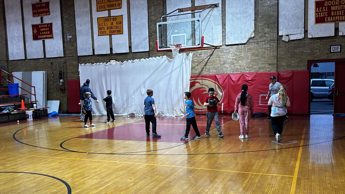 LionsAthletics's tweet photo. #LCSBASE #LCSSBALL We may still be playing basketball but our Little Lions Baseball team is already getting after it. We have a 1st-2nd grade and a 3rd and 4th grade team. If interested call 644-7774 and ask for Mr. Freeman! https://t.co/1DMX3l1EGc