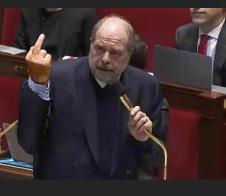 AnnaChaouat's tweet photo. Comptez  sur  ces  pitres  pour  vous eviter  les  attentats  a  venir  ils feignent  pour  oublier qu' ils feignent aux  rythmes  des  seances  de  Kart ! https://t.co/2X40jSq8y9