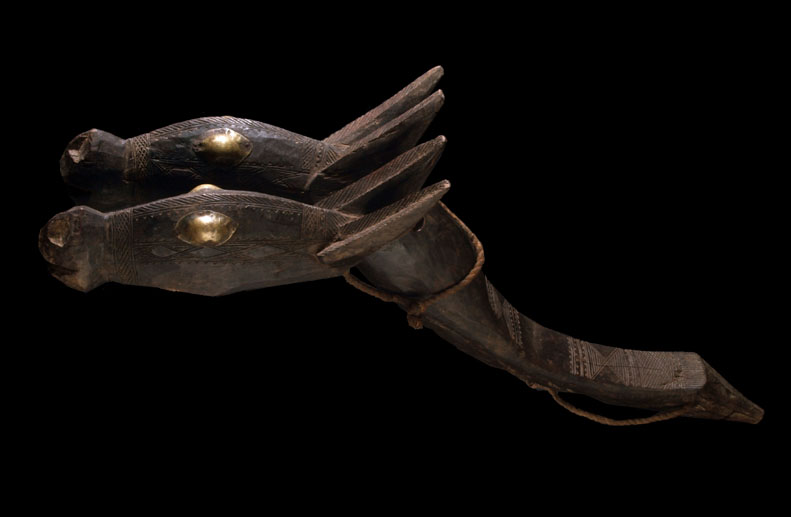 ArtHistAnimalia's tweet image. More examples of Korèdugaso: 1. rare double-headed version 2. head mounted on stick as "hobby-horse" 3. a whole armoury of #aardvarks! (That's the collective noun for a group of aardvarks, but they're largely solitary animals, so...)
images via wolfgang-jaenicke.blogspot.com/2015/07/the-ko…