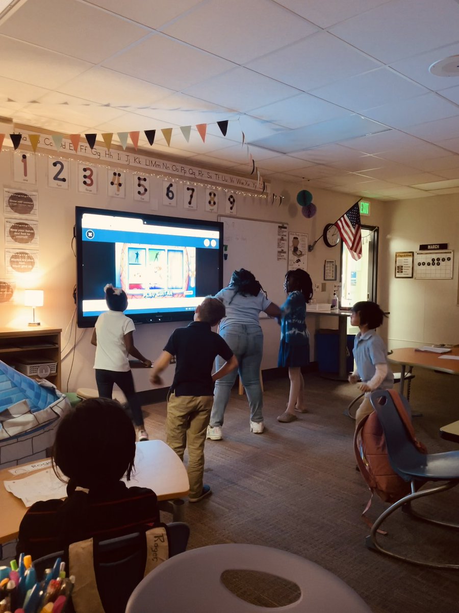 MrsAndersen24's tweet photo. These 3rd graders love a good @GoNoodle brain break before Math! @AngelOakElem #angeloakes #lightscameraaction https://t.co/SjX4dk7gGm