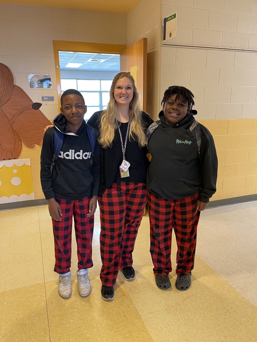 TimberDriveES's tweet photo. It has been a great spirit week! Today was pajama day and we caught our Teacher of the Year, Ms. Thatch, twinning with some of our students! #PACKrising https://t.co/00C74da6lt