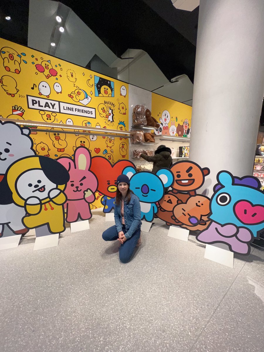 powercouple_yt's tweet photo. Visita à loja da LINE Friends no maior shopping de Toronto! Bem que podia dar pra usar o #CodigoPCG nessa lojinha tb 😅 #BrawlStars https://t.co/Xle7VBAG9B