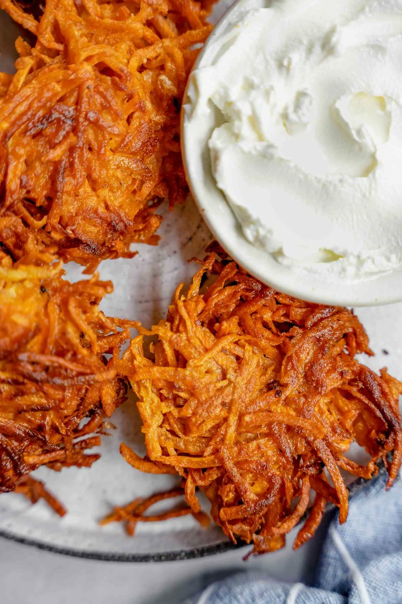LaralynDoran's tweet photo. Looking for a good side dish? Check out this recipe for Sweet Potato Larkes from Simple Recipes. Yum! https://t.co/589xXVCSAC #whatsfordinner #moretimetoread #familymeals https://t.co/TSElICNe9H