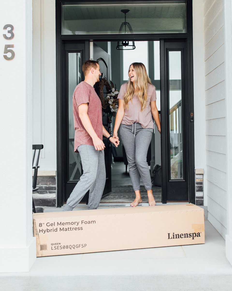Linenspa's tweet photo. We don't like to brag, but we're pretty good at Tetris. How else could we fit a whole mattress in such a small box? Try it for yourself and see the comfort unfold before your eyes. // #lifehappens #sleepitoff https://t.co/VQSdW5IOE0