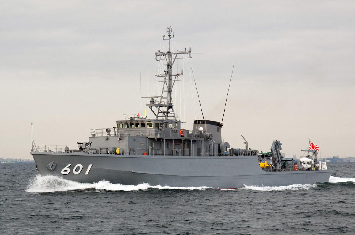jmsdf_srh's tweet photo. 【佐世保在籍艦艇紹介⑥】
⚓️掃海艇「ひらしま」就役日⚓️
明日3月11日は、長崎県の西彼杵半島西方にある「平島」に由来する #掃海艇 「#ひらしま」の就役の記念日です✨
「ひらしま」型船体は、最後の木で作られた掃海艇で、この次の世代の掃海艇は強化プラスチックで船体ができているんですよ🚢 https://t.co/XUPNsVr2sw