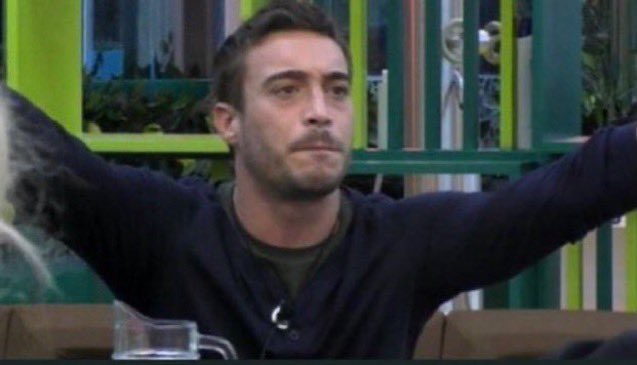 alissss02's tweet photo. Daniele: Perché Ginevra è potuta entrare in studio e lui no? Le regole valgono per tutti. 

URLALOOOO🍿🍿🍿🍿
 #gfvip #oriele #GFvip https://t.co/vaL2gJsWnk