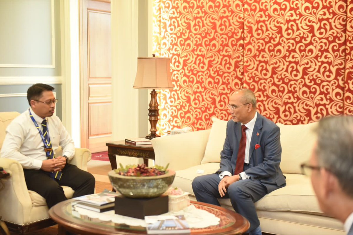 MohdShukriYajid's tweet photo. Welcomed En Ahmad Fahmin bin Haris, General Manager, Business Development Division, and entourage from @PTPTNOfficial. Productive discussion on leveraging opportunities to be ventured for #MSUrians. @MSUMalaysia @MSUCollege @YayasanMSU https://t.co/zGGjSUR8Ps