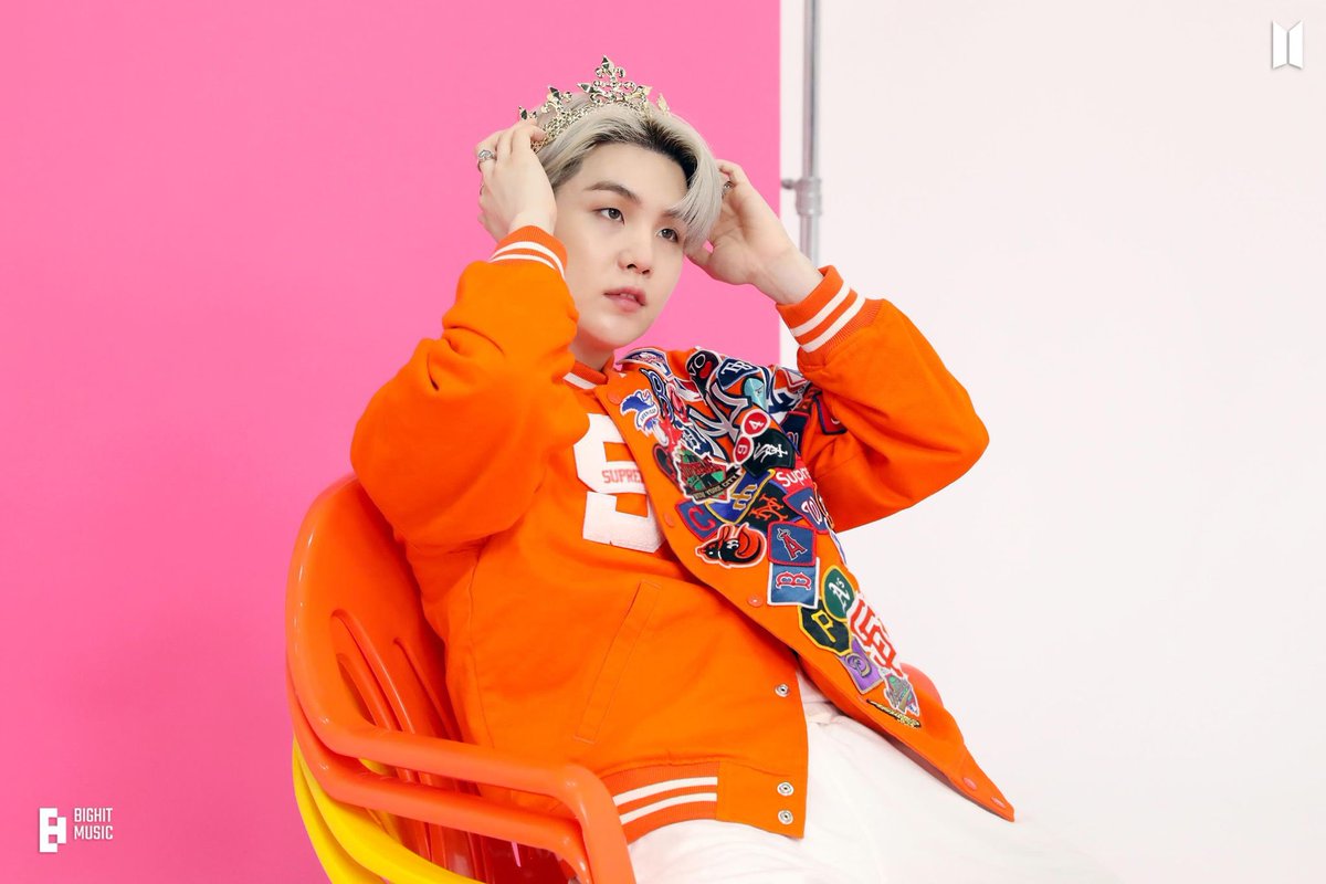 jasmine48416171's tweet photo. HAPPY BIRTHDAY YOONGI 🎉🎉🥳 https://t.co/MN7kddUwyY