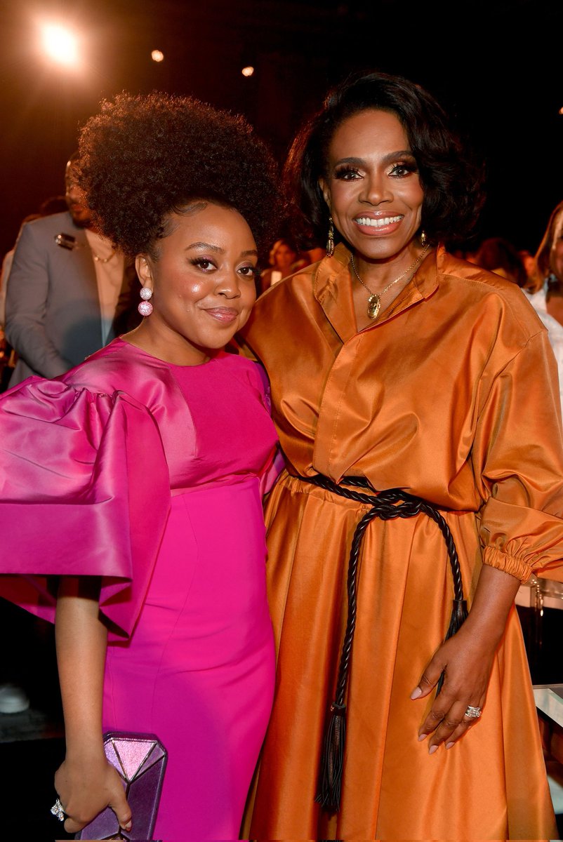 Essence's tweet image. To all the ladies in the place with style and grace! Essies, give @quintabrunson and @thesherylralph thier flowers in the comments 👇🏿. #EssenceBWIH