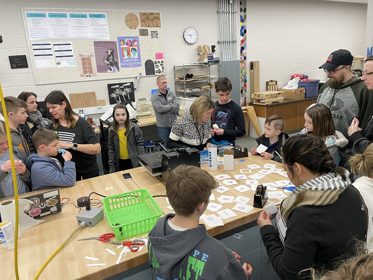 If you love STEM then Willoughby Middle was the place to be tonight! Check out these busy people at the STEM Community Night! <a href="/PRINCIPAL_WMS/">Mr. Plush</a> <a href="/WESchools/">Willoughby-Eastlake City Schools</a> @wefabmobile