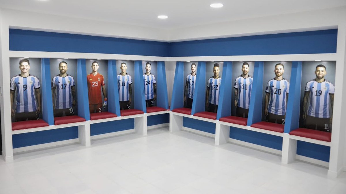 jorgeferraresi's tweet photo. ¡Los nuevos vestuarios del Club Cruz Varela ya son una realidad! 

Los inauguramos con @wadodecorrido. 

En la Avellaneda en la que me crie había pocos espacios para los pibes. Hoy son muchísimos y seguirán creciendo porque queremos una infancia feliz. ¡Felicitaciones! https://t.co/MVY7jodLhZ