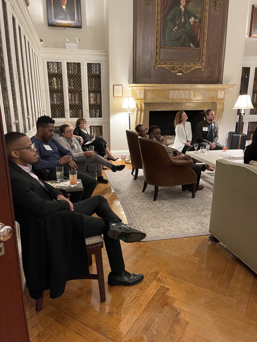 BethFischer1's tweet photo. #UNCGAlumni in NYC listening to ⁦@UNCGChancellor⁩ https://t.co/8Hjfi2g9Ht