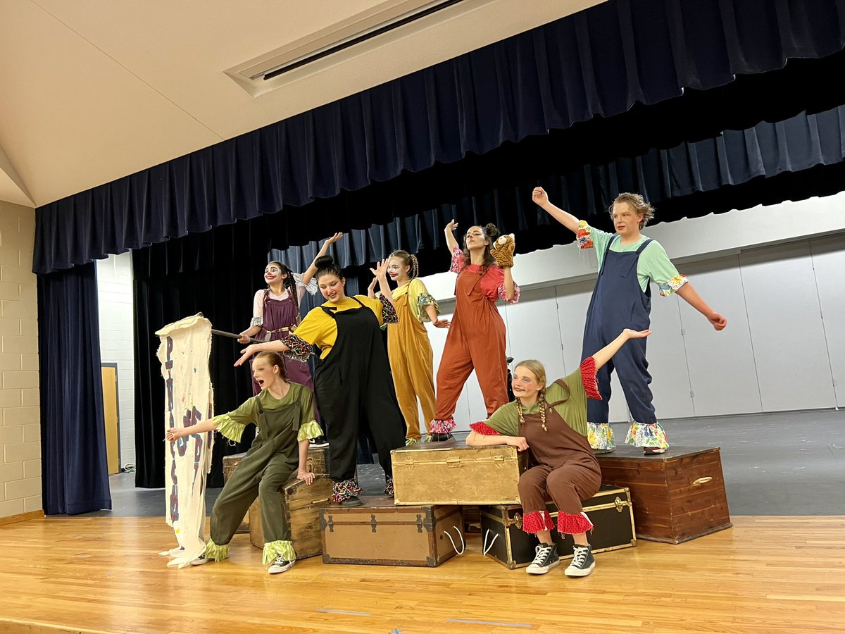 GrahamWes3's tweet photo. Our @LampasasMS students did a tremendous job of presenting their public performance of Pinocchio Commedia this evening. They will be competing in the One Act Play competition tomorrow! 🦡💪 #FocusLMS https://t.co/ZKp1NhuoTb