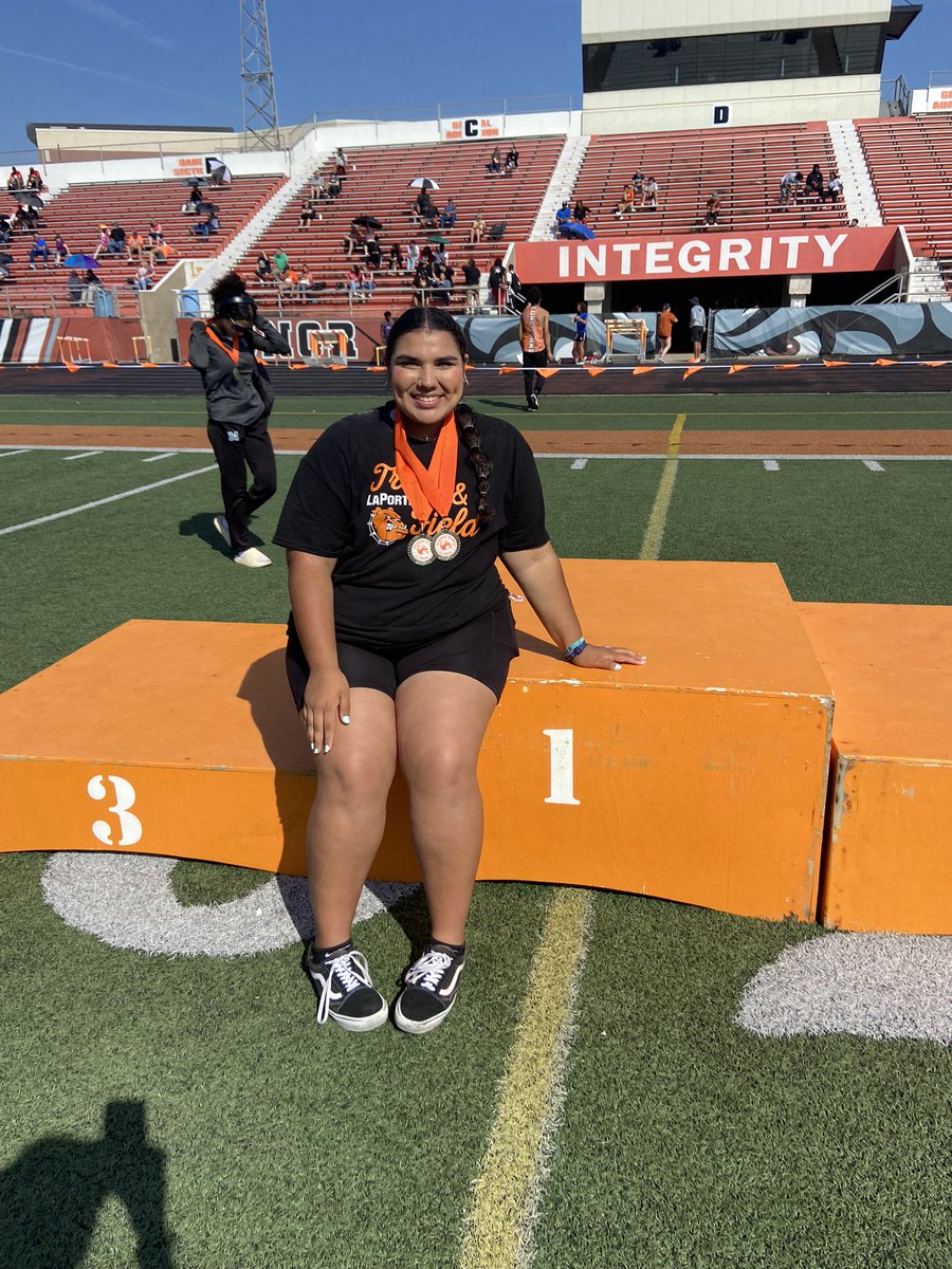 LaPorteRunning's tweet photo. Way to throw Kiki! Gold in #discus 117β8β and PR #shotput 36β8.5β #LPThrows #keepsgettingbetter #hardwork #ChooseLP https://t.co/F7kN518JpU