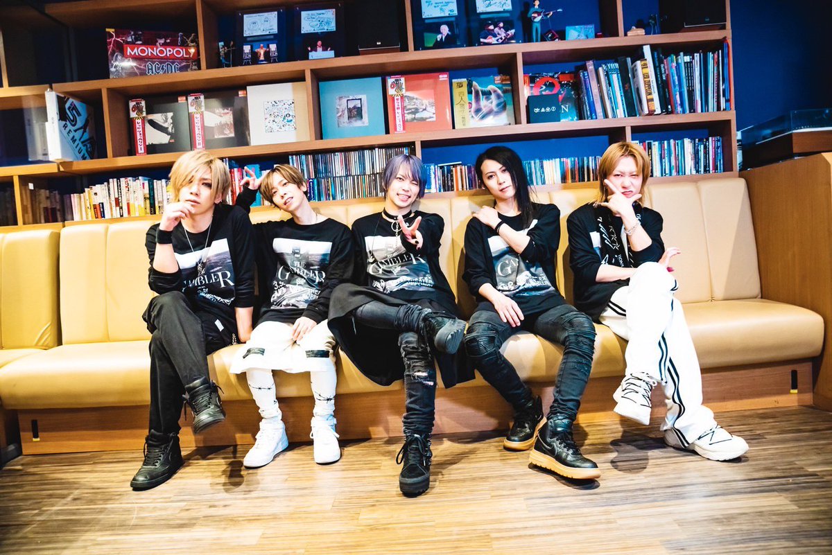 yuupon0418's tweet photo. AGAKUも美空もsweeToxicも桜雨もSmellslikeVarginspiritもSICK'Sも聴けてほんとに最高でした🥺🥺
もう生で聴けると思ってなかった音がフルメンバーで聴けてエモすぎた。
桜雨も完全体で聴くとやっぱりひと味違う😢 https://t.co/CixfFeWHxd