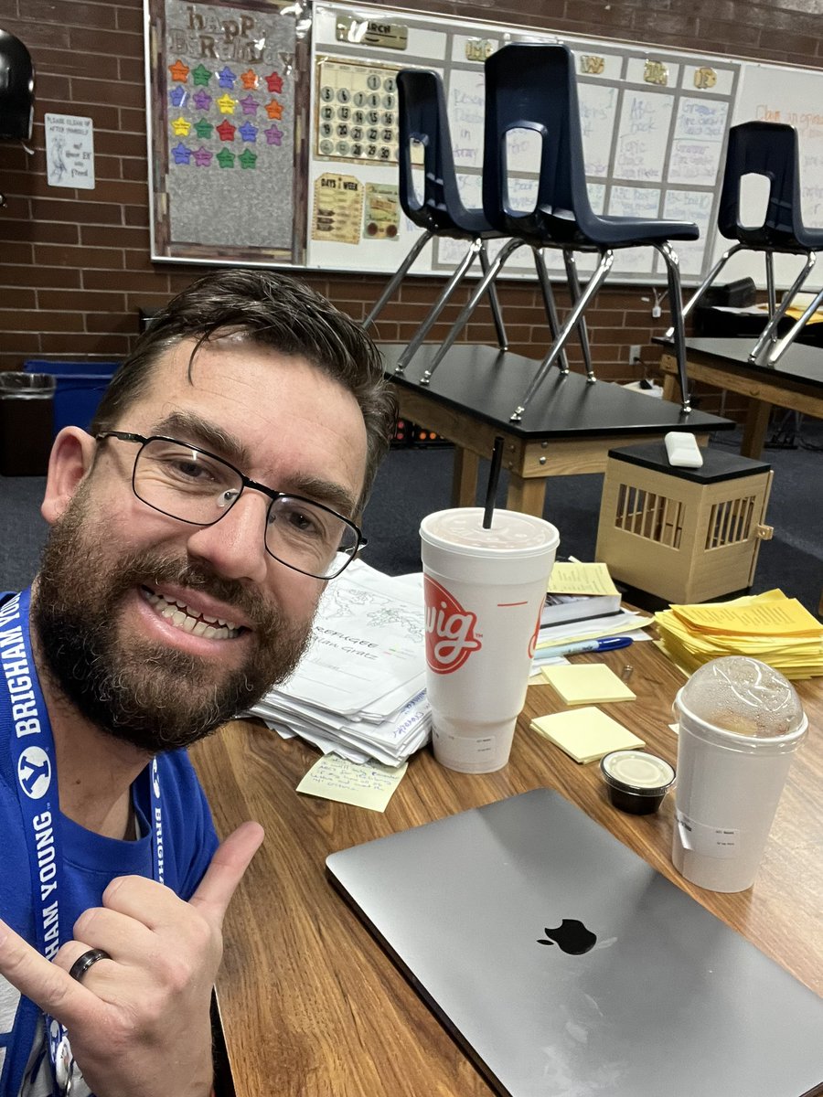 nicknewman801's tweet photo. Grading isn’t too bad when you’ve got @Swignsweets11 with you. This teacher would love some #freeswig! https://t.co/vAGr1hM267
