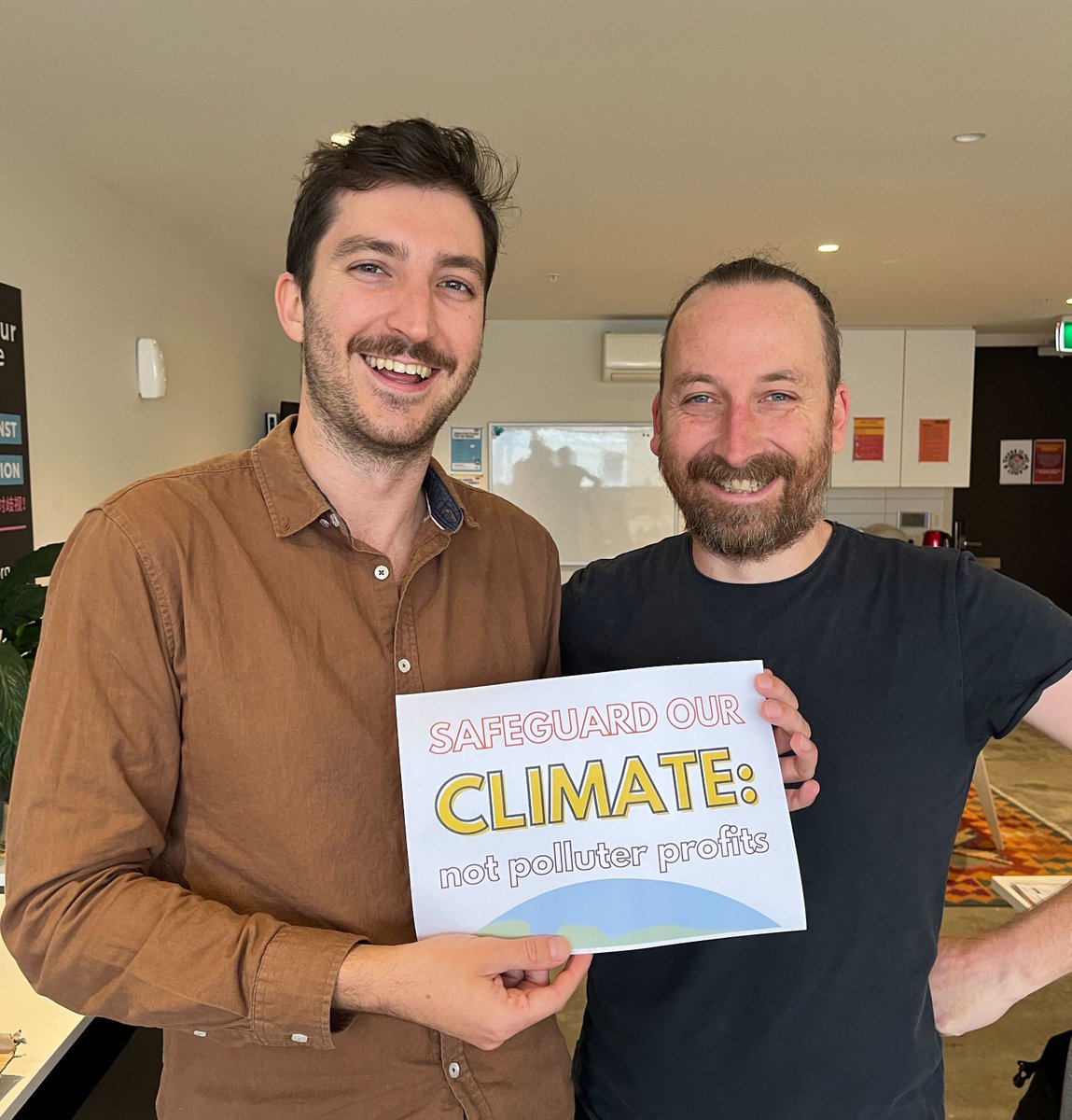 GetUp's tweet image. Hey @Bowenchris, stand up for communities experiencing extreme floods, fires &amp;amp; heatwaves - not coal and gas corporations.

Laws to cut industrial pollution must not give frackers a free pass.

#SafeguardOurClimate not polluter profits

@AlboMP #AusPol