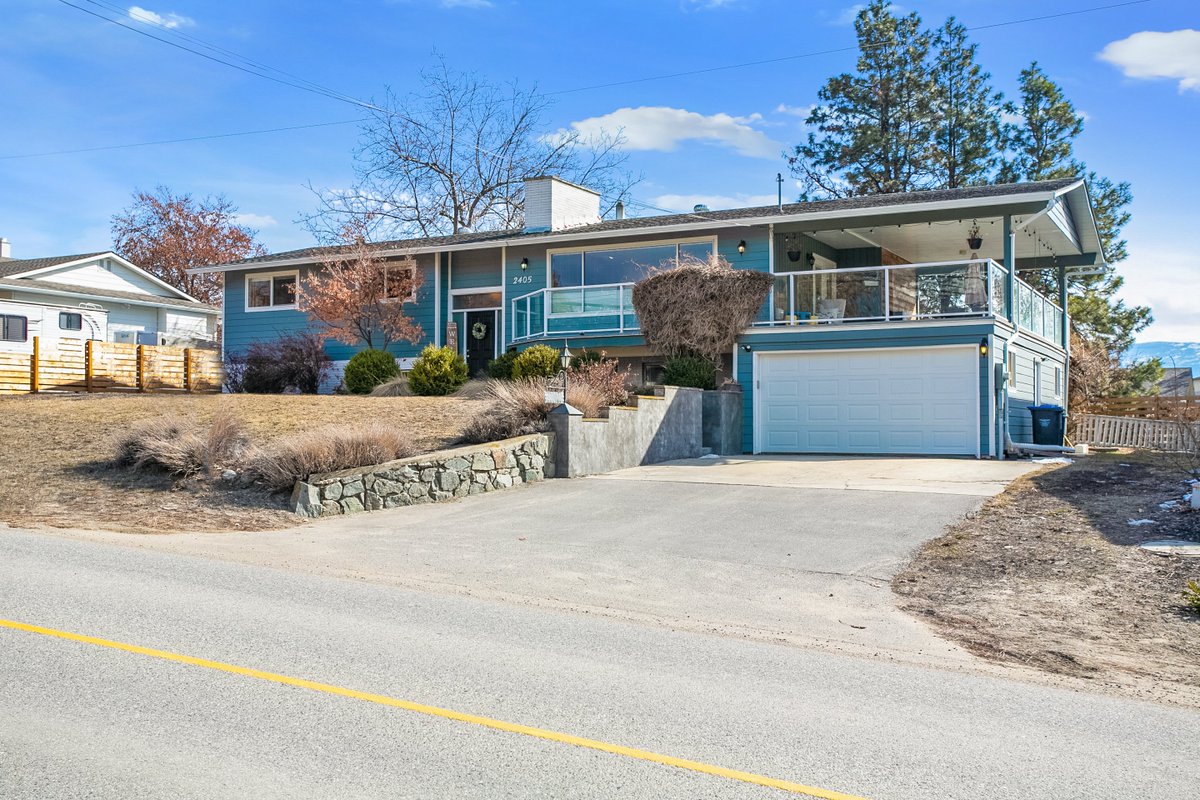 The perfect family home in highly sought after Lakeview Heights. Open concept design is thoughtfully laid out &amp; the huge covered patio is the perfect space to enjoy the Okanagan weather.
Click here for pricing and photos: bit.ly/3mALJ0F
#newlisting #westkelownarealestate