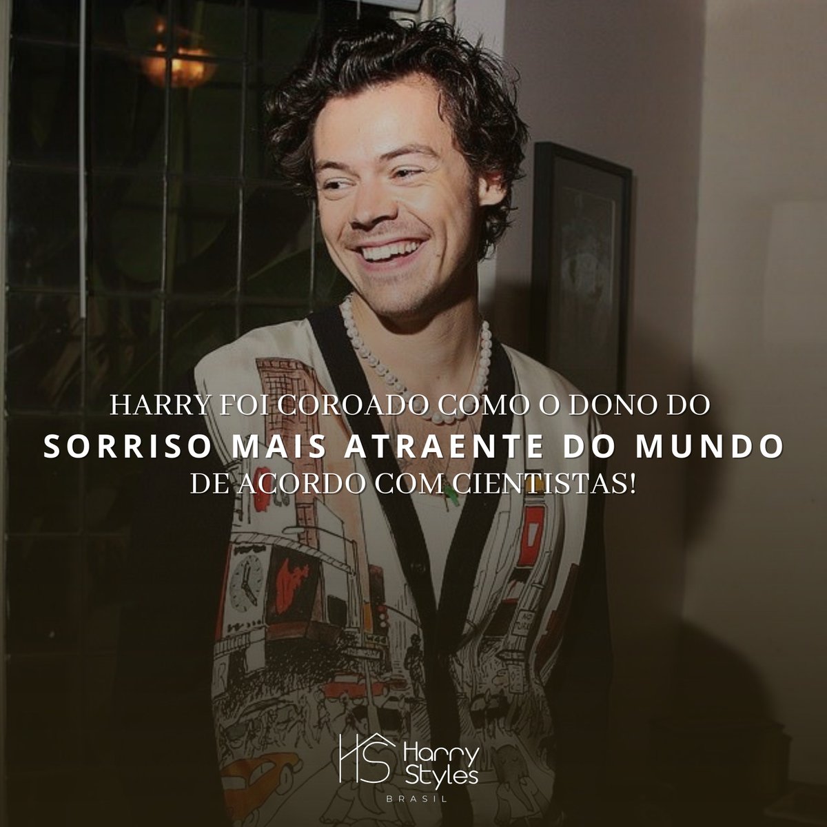 hstbrasil's tweet photo. O sorriso do Harry é o mais atraente do mundo, de acordo com cientistas! 

‘Para um sorriso marcante, as proporções dos dentes e a harmonia com todo o rosto são importantes. Harry tem a simetria ideal em seu sorriso, com os dentes da frente um pouco mais longos que os outros.’ https://t.co/feFiCyFLMV
