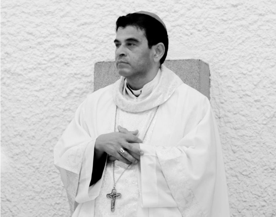 silviojbaez's tweet photo. 🇳🇮 Cada día lo recuerdo en oración, no me canso de exigir su liberación, ni dejaré de denunciar el crimen que la dictadura comete contra él. ¡No doblegarán al pastor! ¡No podrán callar al profeta! Ruego a la Iglesia del mundo entero seguir exigiendo la libertad de Mons. Rolando. https://t.co/O2WeZsMHWu
