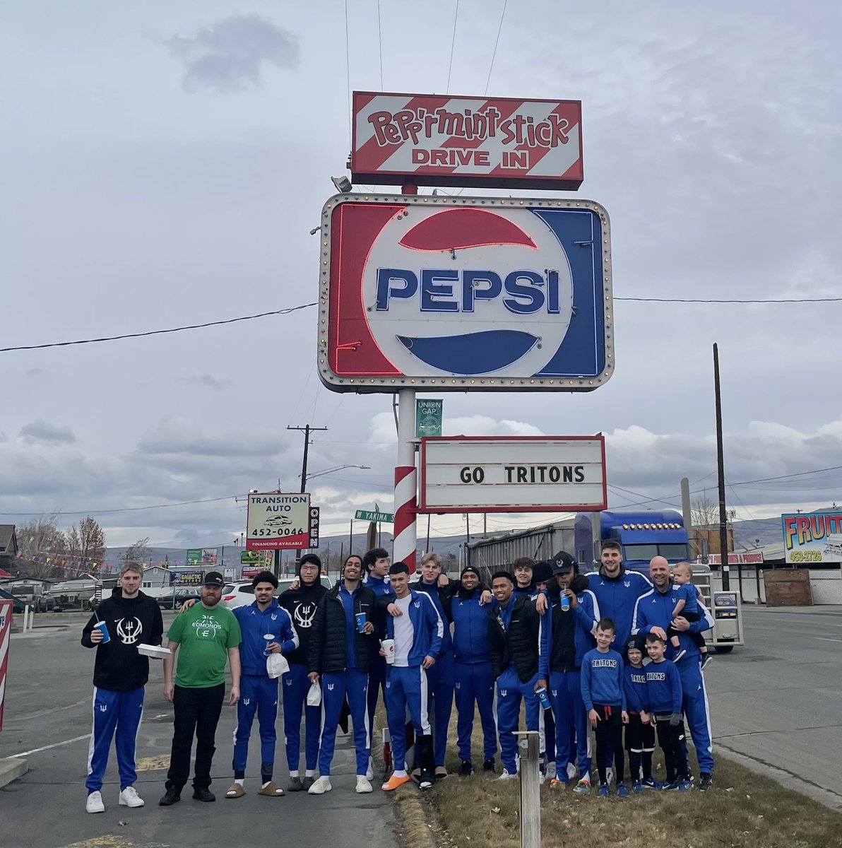 Back to the Tri Cities again for the Championship Tourney. Had to stop at the best burger spot in Yakima for our team lunch at Peppermint Stick. S/O to Drew and Dave for always taking care of us on our way thru. 
#tritonpride