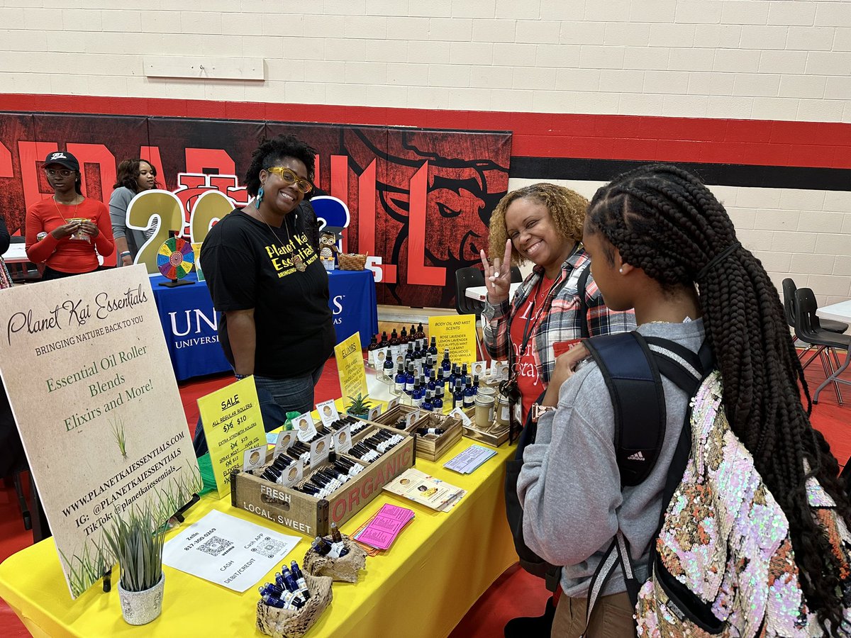 JeremyTaulton's tweet photo. The @GEARUPCHISD HBCU and HSI College Fair and Experience is in full swing at @Cedar_Hill_HS !! Come discover your future! @cedarhillisd https://t.co/Df6wK2wCUD