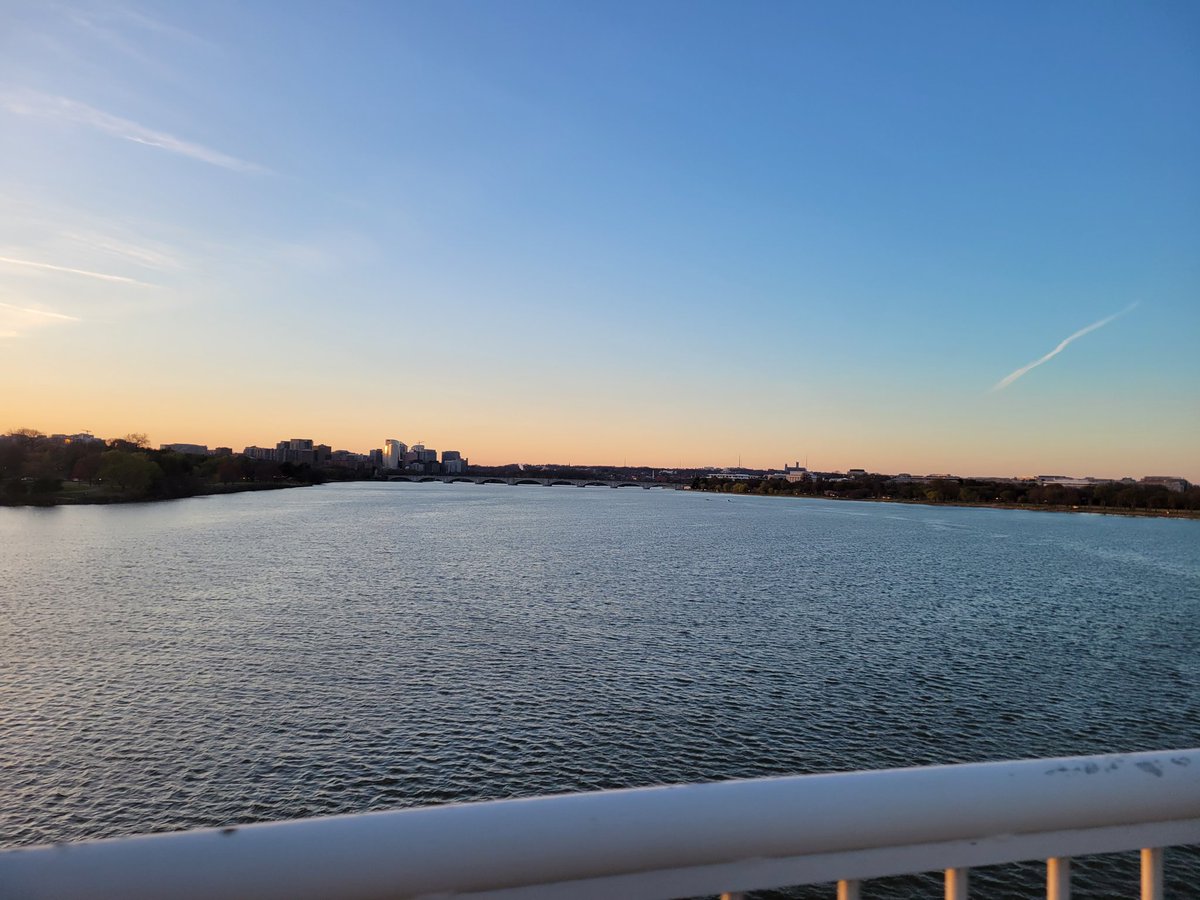 First time biking 'the long way home' from work...I think since covid!!!!

So terrific 

Oxon Hill Park
Woodrow Wilson Bridge
Alexandria 
Gravelly Point 
Then return to DCs monumental core

Excellent ride w so much diversity I'd scenery

#bikeDC
#bikeMD
#bikeVA