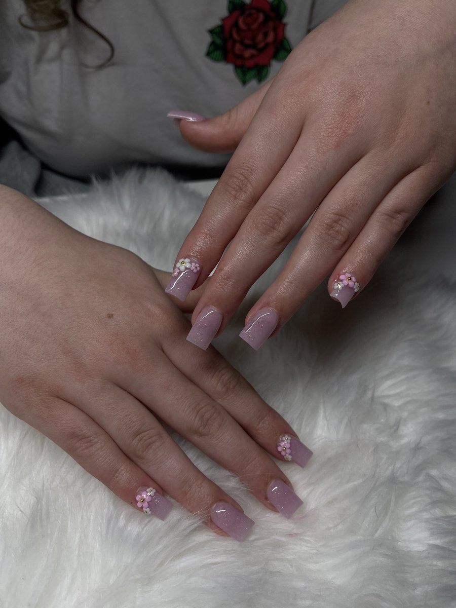 dessdinero's tweet photo. Cutie pie πΈ #ctnails #nails https://t.co/9xAtt6VOJ4
