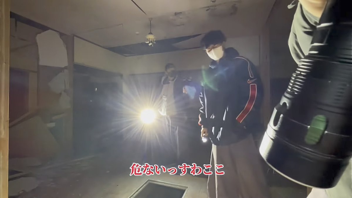 CRESCENT730's tweet photo. カメラマン📹の『 ナツ 』さん
初顔出し編です💕
是非 動画で👀
アノヒト👤が １人検証へ。
慣れてるし 全然怖くない…
からの 数々の怪奇現象で
逃げ出した🏃‍♂️💨
ココは ガチヤバい場所😱
続きは YouTubeで💕
㊗️登録者数  700人突破
　 おめでとぉ🎉✨
 #SHOWCH
 #１人検証
 
https://t.co/rOEvrXowYx https://t.co/UyiRVSZfLf