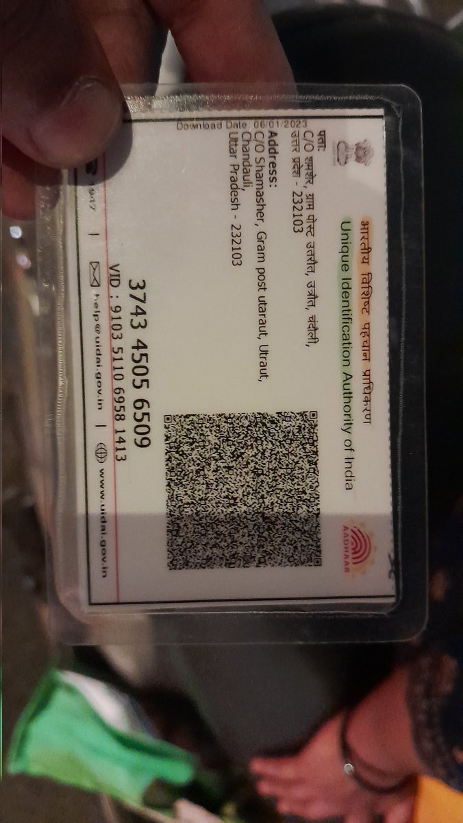 BABAJISAWANT2's tweet photo. @MTPHereToHelp @CMOMaharashtra yesterday Night 9 pm Car no MH-02-ER-4072 dash and hit to my Honda Activa two wheeler at Maratha colony Signal, khar. This person car hit to my wife leg and damage my Activa. Please take action against this person. My wife leg big injury face to me https://t.co/PP1IoRwCeT