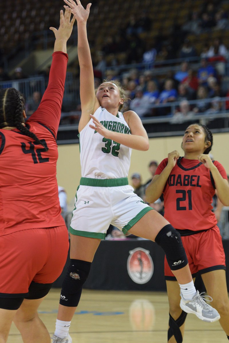 IWasAtTheGame's tweet photo. 2023 CLASS 3A GIRLS Basketball #OKPreps State Tournament Quarterfinals

#3 JONES up on #4 IDABEL 33-27 @ HALF

JAELEN MAPLES leads the Lady Longhorns with 11 points https://t.co/jLck8yfEoB