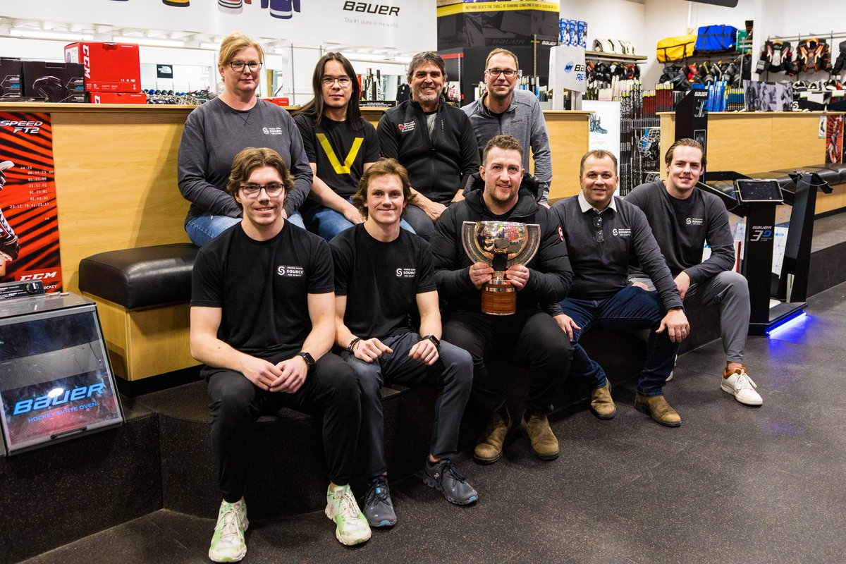 PASFS's tweet image. 🏒🥇We had a visitor yesterday! 🏆🚨 Big thanks to Kelly Guard of @guardianGoal for stopping by with the World Junior Championship Cup and sharing it with our staff!