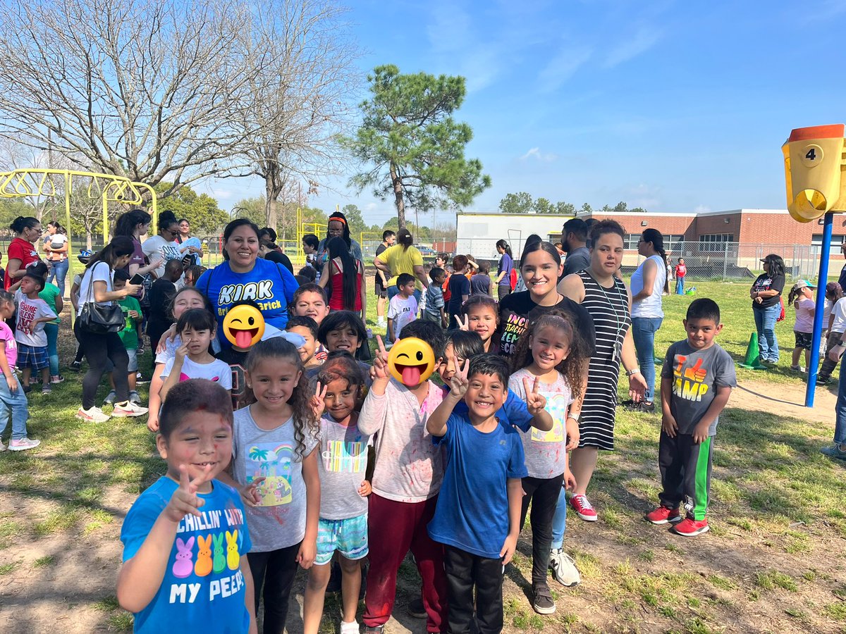 MrsDamaris12's tweet image. We had so much fun today!  We had field day and our praying mantis finally hatched! @KirkElementary #kirkcan