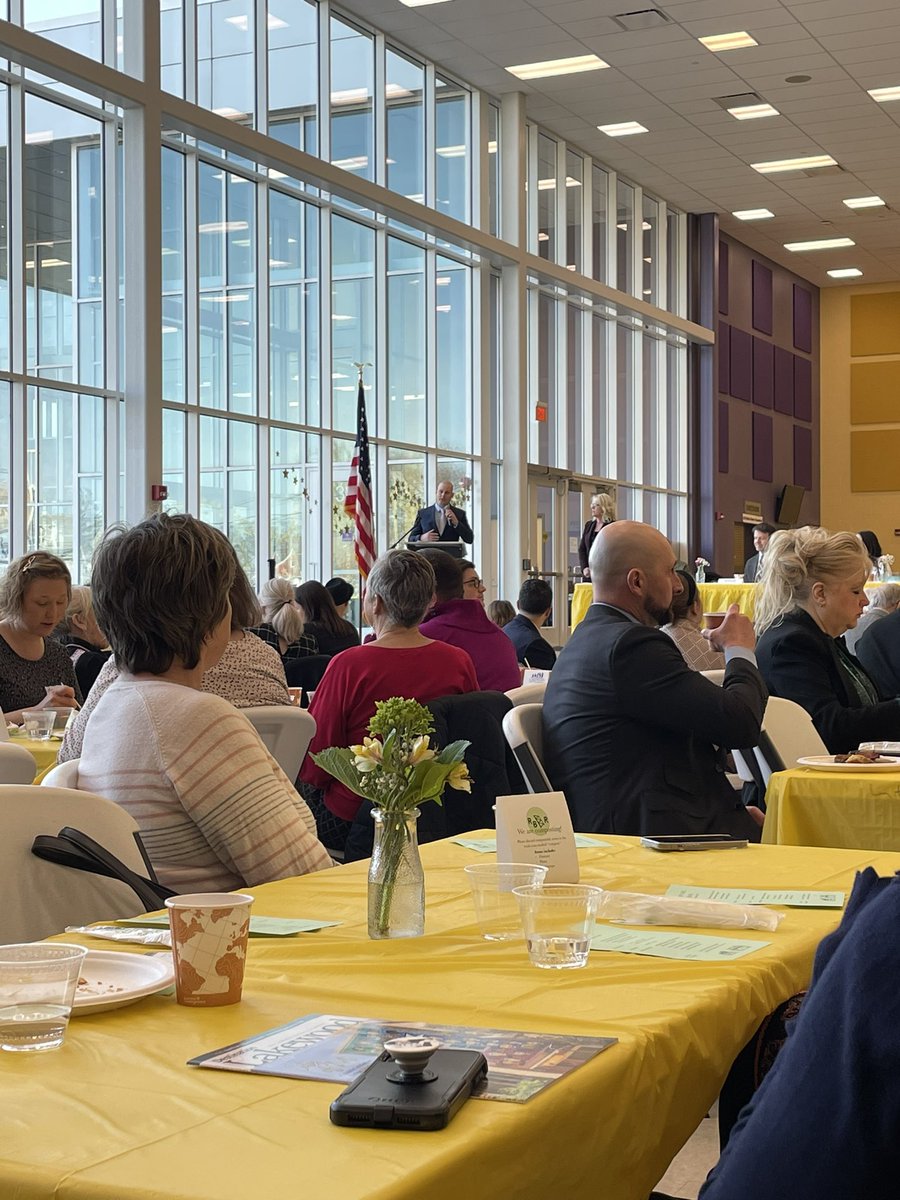 As always, the <a href="/lccohio/">Lakewood Chamber</a> and the <a href="/LkwdSchools/">Lakewood OH Schools</a> do a tremendous job showcasing the schools at todays Community Leaders Breakfast.  Extra credit for featuring <a href="/LkwdHayes/">Hayes Elementary</a> and the bright students/dedicated staff!