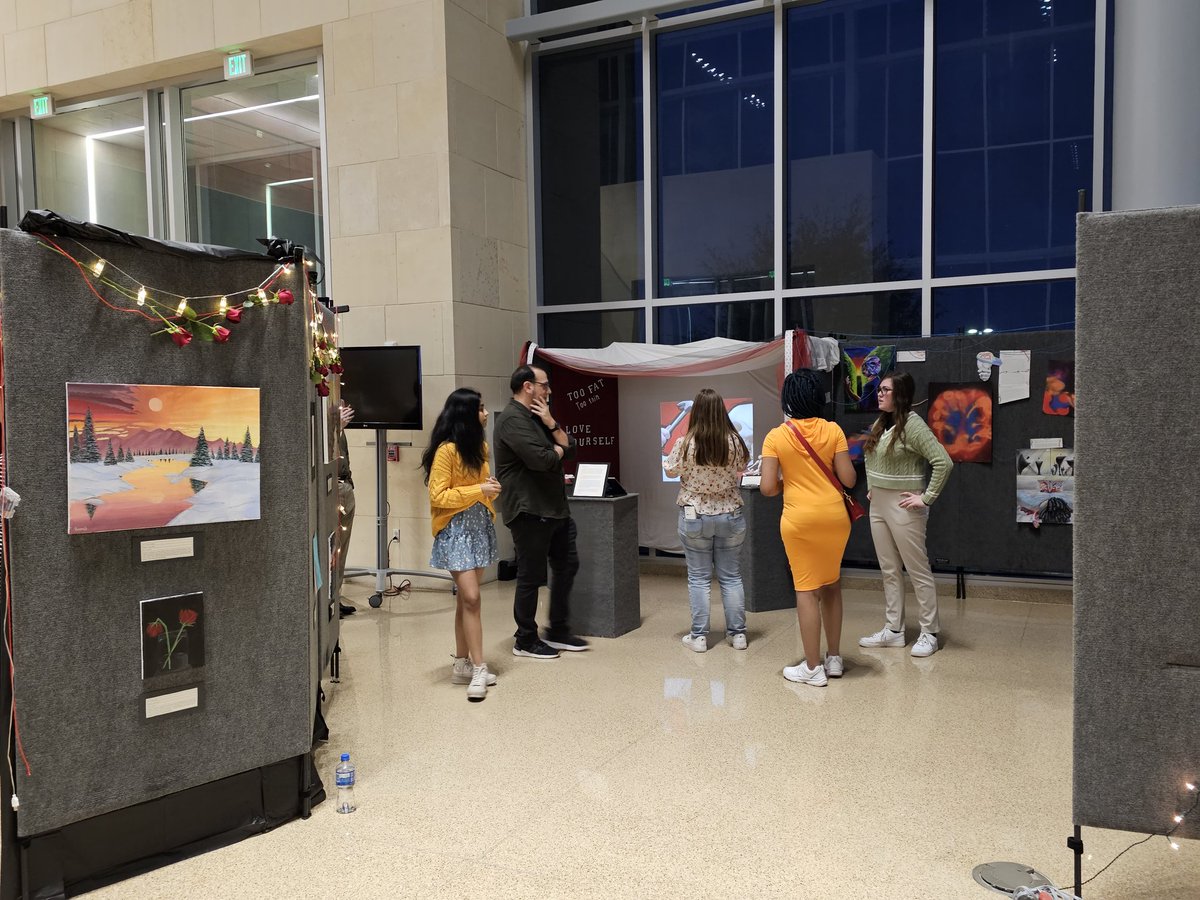 ElProfeLowe's tweet photo. Great #IBArt exhibition from some of our @FHSRaccoons @FHS_IBDP #IBMaths students.
It's a great time of year to see the story to their work. https://t.co/WO4ju3LlHT