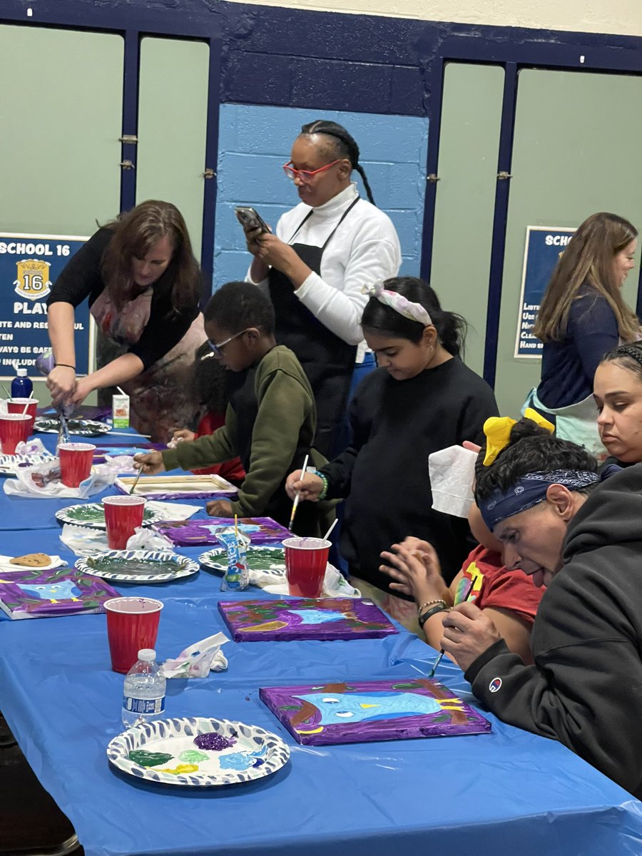 Thank you @school16yonkers PTA & our talented art teacher Mrs. Hackett, for hosting our very 1st Cookies & Canvas event! Beautiful parent and child engagement event! 🎨🖌️@YonkersSchools @DrF_Hernandez @SuptQuezada