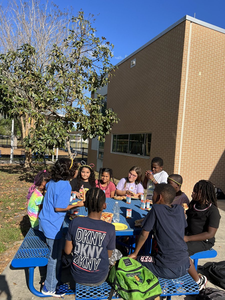ElemSybelia's tweet photo. We celebrated our tutoring students who are working hard, and we are proud of their success! Thank you to our teachers and coordinator for making tutoring fun! @asullysheldon @HannahMM66 @Rebe_jebes https://t.co/FbbRoWFQkH