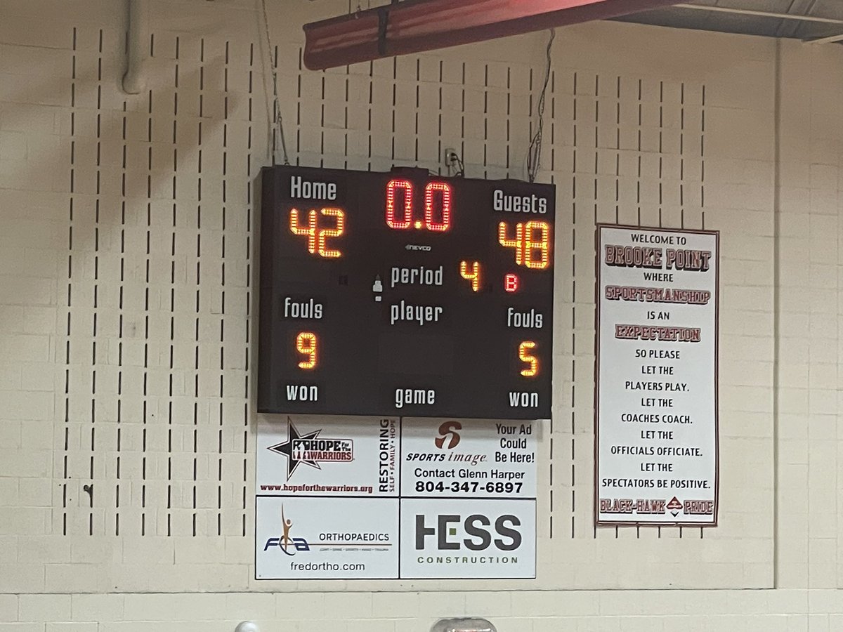 beccafausett94's tweet photo. It was #TeamLawEnforcement tonight over #TeamEducators at the Dare basketball game. They put on a good show!! π@SCPSchools https://t.co/Yc8S5VU2U5