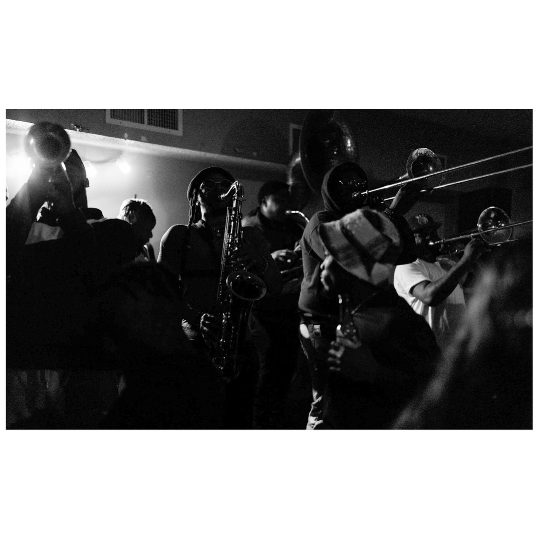 nedari06's tweet photo. "jazz is the only unhampered, unhindered expression of complete freedom yet produced in this country"-Duke Ellington 

 #blackandwhitephotography #blackandwhite #blackandwhitephoto #bnw #bnwphotography #bnw_captures #monochrome #bnwmood #jazz #bnwpho https://t.co/UKTLYpKZMm