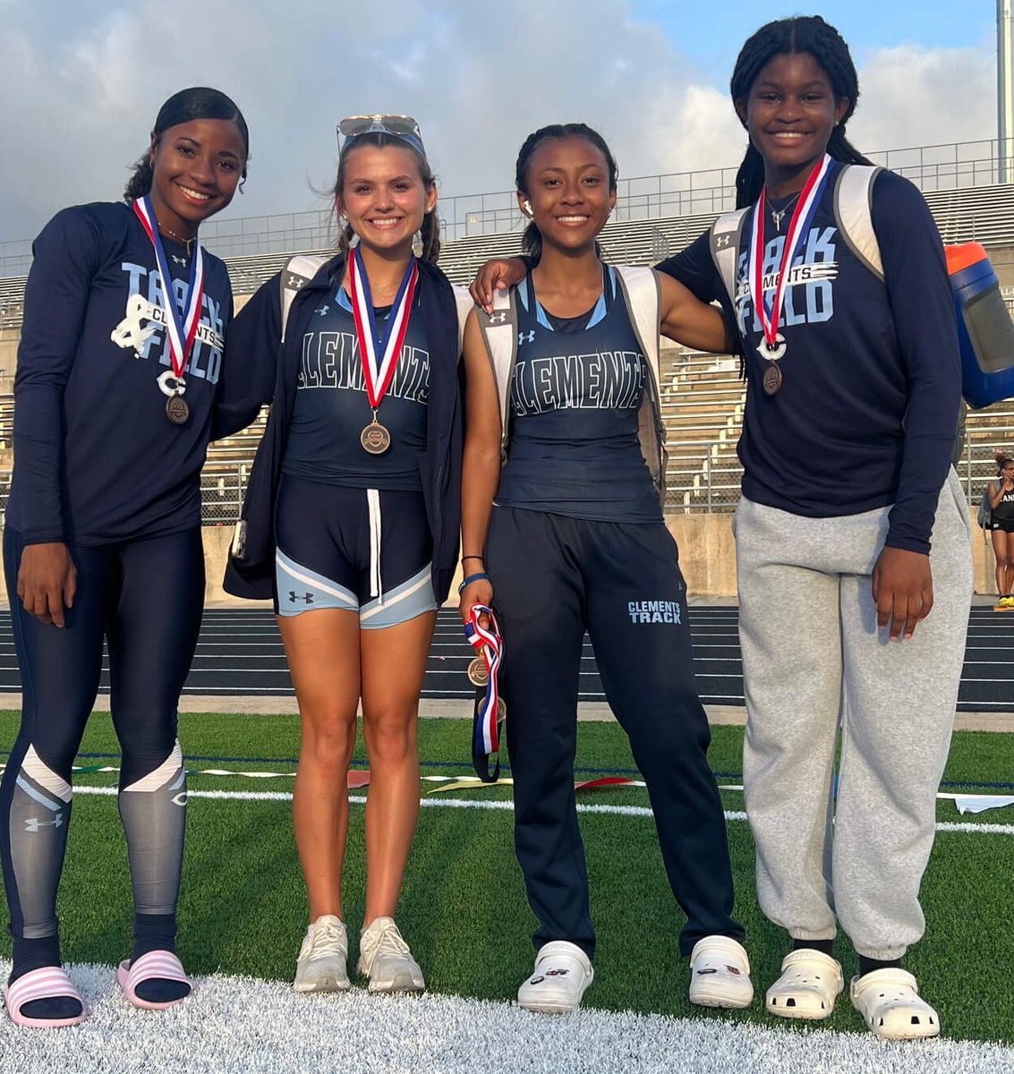 Oops, they did it again! Our girls 4*100 broke their own school record from earlier this season running a 48.44! Congrats <a href="/LiviSmithy1/">Olivia Smith-Young</a>, Ryan Schimming, <a href="/jyokwara/">Judith Okwara</a>, and Laila Walls!
#LetsRide #RangerPride #RecruitTheRangers