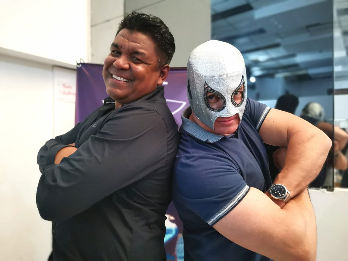 Gracias a mi querido hermano, el Campeón Melvin Brown Casados por su apoyo en la presentación de mi edición especial de #MezcalArtesanalBarranco 
<a href="/MezcalBarranco/">@MezcalBarranco</a>