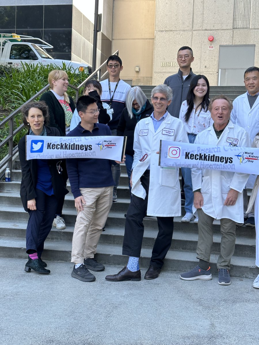 These the socks of a pediatric nephrologists? Wonderful! Thank you Dr. Glaucomflecken! Here are the socks of adult nephrologists and kidney researchers! #KidneyHealthForAll