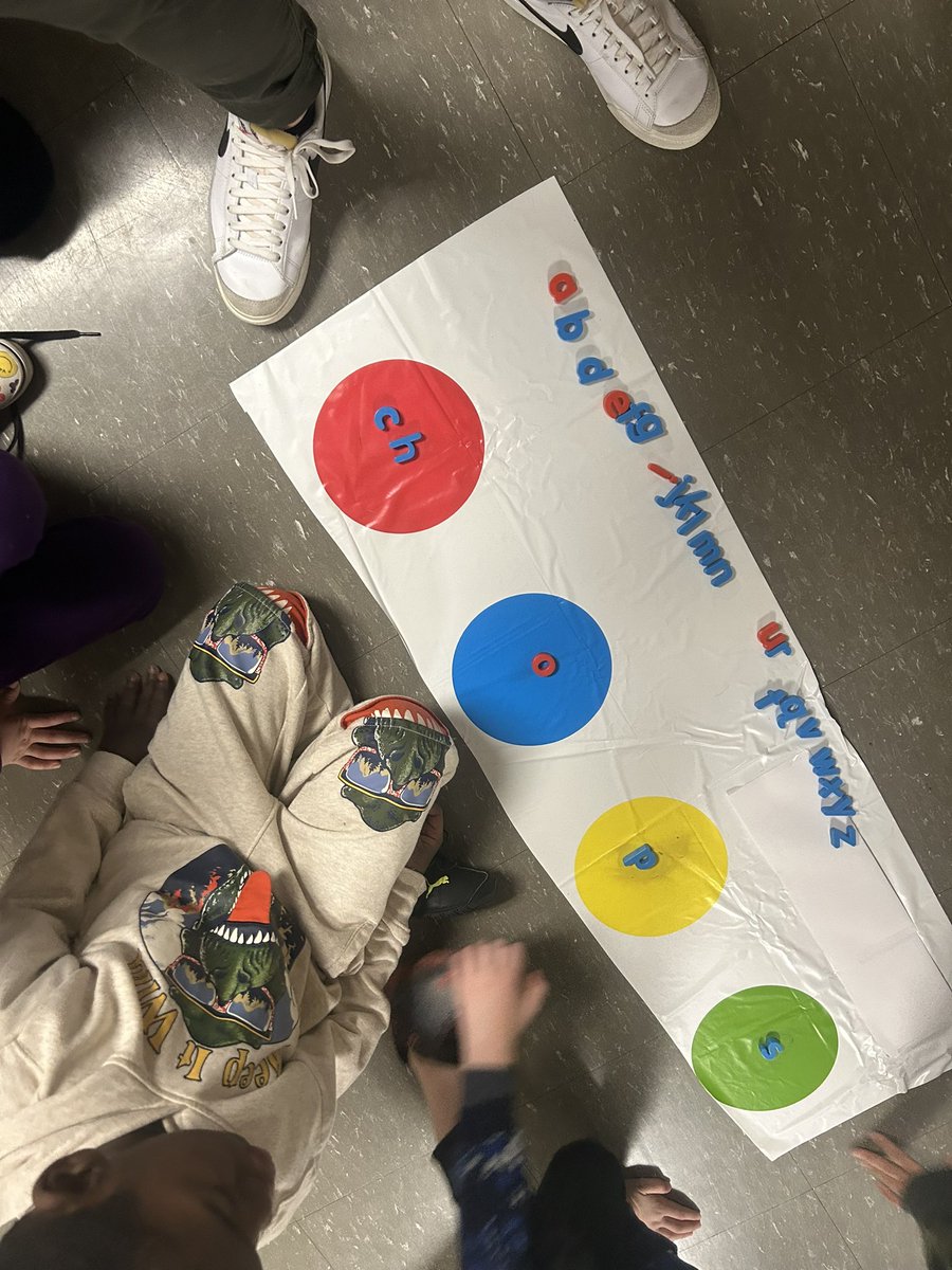 CourtneySong_'s tweet image. Cut up twister mat turned into a life size alphabet arc and word mapping!