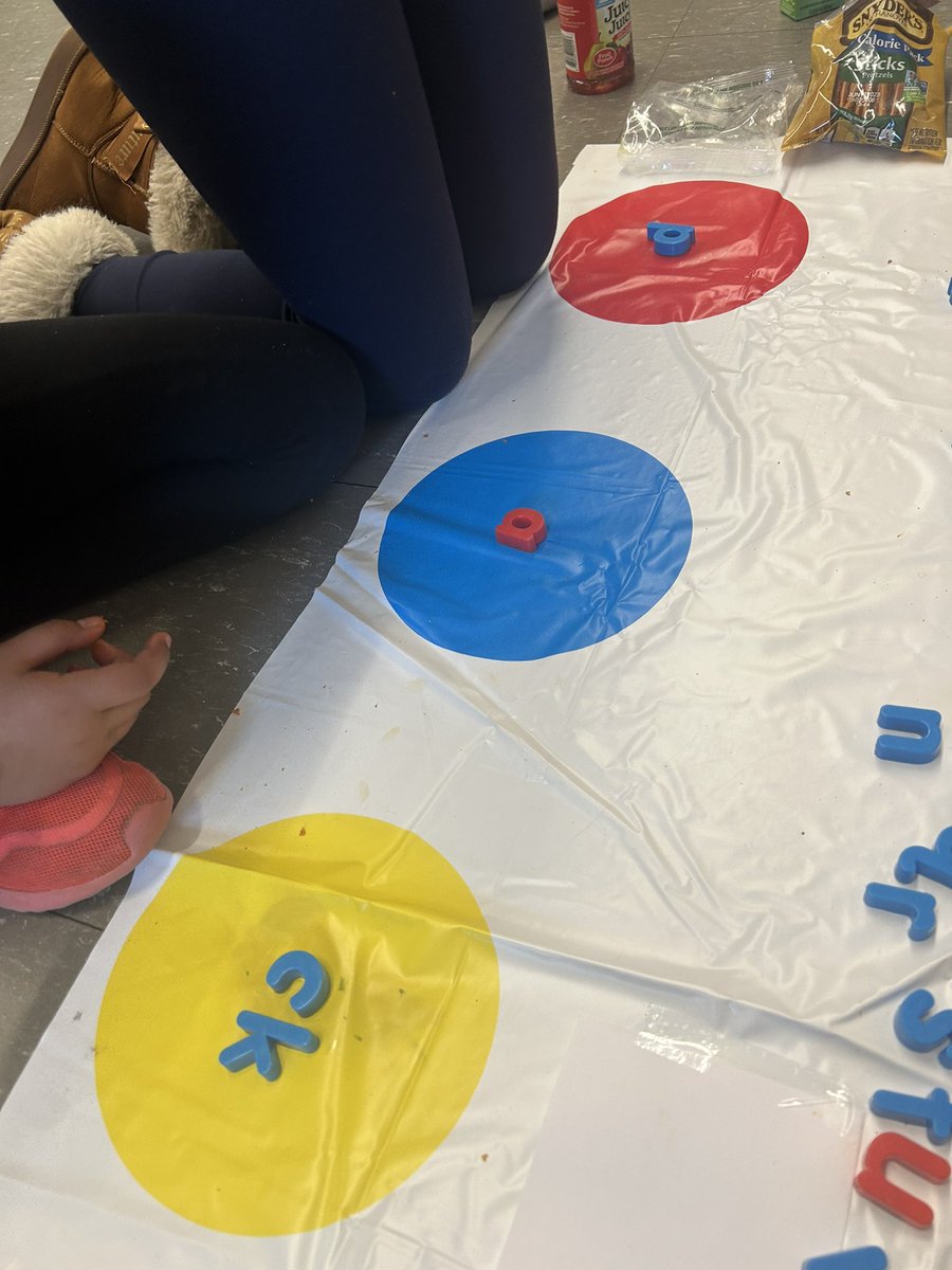 CourtneySong_'s tweet image. Cut up twister mat turned into a life size alphabet arc and word mapping!